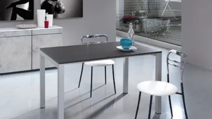 Tavolo dal design moderno in metallo di Sedie Brianza