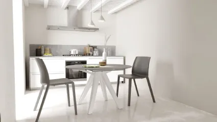 Tavolo Apple in ceramica pietra savoia grigio bocciardata di Zamagna