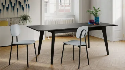 Tavolo allungabile Edgard con top in laminato e gambe in legno di Arredo3