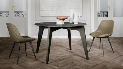 Tavolo rotondo Magic con top in laminato e gambe in massello di Frassino verniciato di Arredo3
