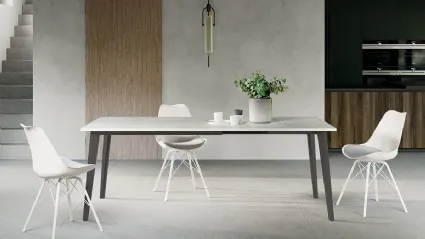 Tavolo allungabile Maya con top in laminato e gambe in metallo verniciato di Arredo3