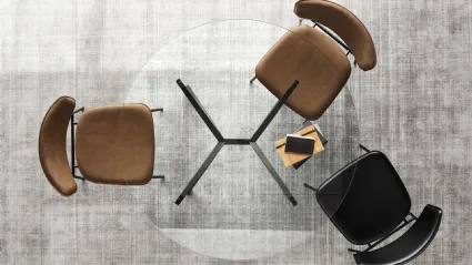 Tavolo rotondo in vetro con struttura in legno massello Kent di Calligaris