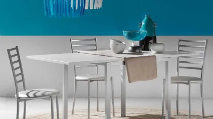Tavolo allungabile Web in nobilitato bianco con base in metallo verniciato alluminio di La Seggiola