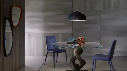 Tavolo con piano in cristallo e base scultura in metallo Liquid di Ozzio