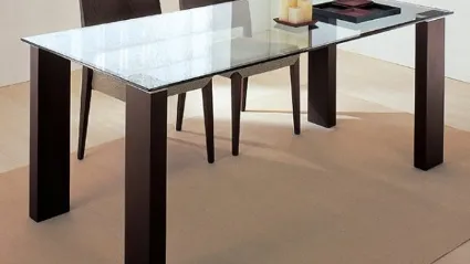 Tavolo con gambe in legno e piano in vetro trasparente Sapporo di Aeffe