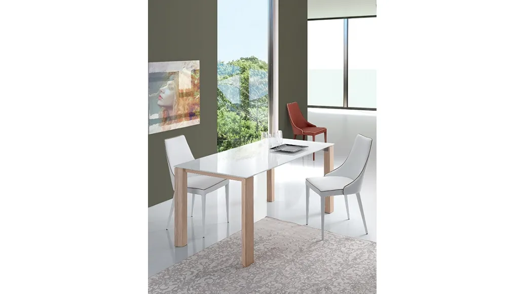 Tavolo con gambe in legno massello chiaro e piano in vetro Timber di Aeffe