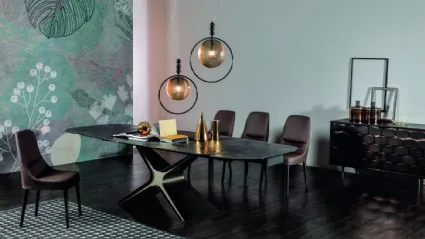 Tavolo Calliope con top in ceramica e base in acciaio di Tonin Casa