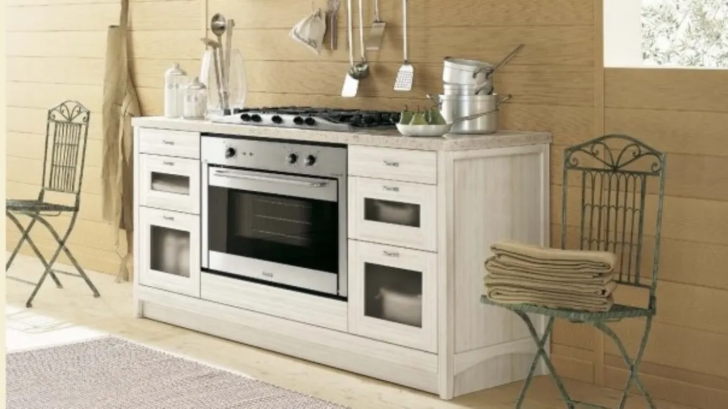 Cucina Classica in legno massello e top in marmo tecnico Comp 154 di Valplana