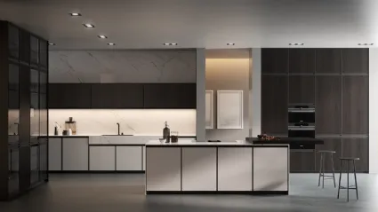 Cucina Moderna con isola in vetro opaco Bianco e Nebbia con top in Laminam Statuarietto Kronos di Arredo3