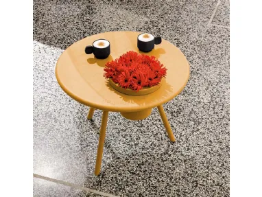 Tavolino da giardino con portavaso incorporato Bakkes di Fatboy