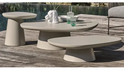 Tavolini Stone con base in metallo verniciato e top in MDF verniciato con finitura outdoor di Ditre Italia