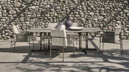 Tavolo con struttura in metallo e top in gres Nell di Ditre Italia