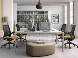 Seduta Operativa Astra-RE con seduta in tessuto imbottito e schienale in tessuto traspirante a rete di Sedie Brianza