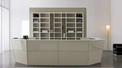 Bancone Reception Atrium sagomato laccato lucido di MobilOfficeFurniture