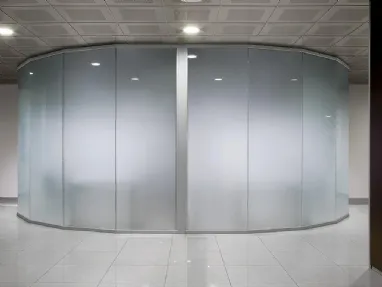 Parete divisoria curvata in vetro Siderplan G2 di MobilOfficeFurniture