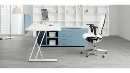 Scrivania operativa in melaminico e laccato con base in metallo Zenith di MobilOfficeFurniture
