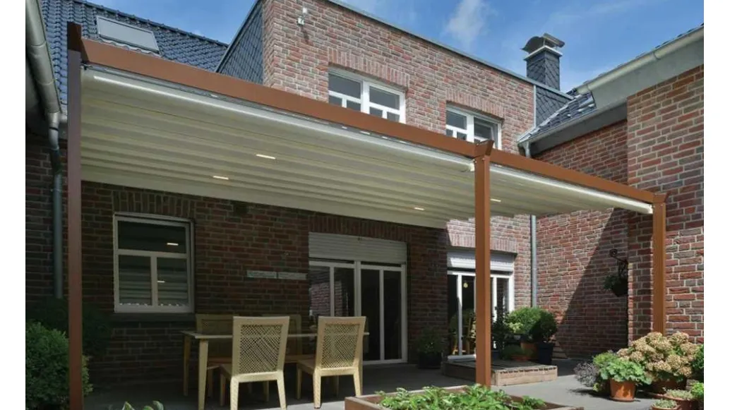 Pergola Pergotenda Palladia in alluminio e acciaio inox dalle linee decise ed essenziali di Corradi